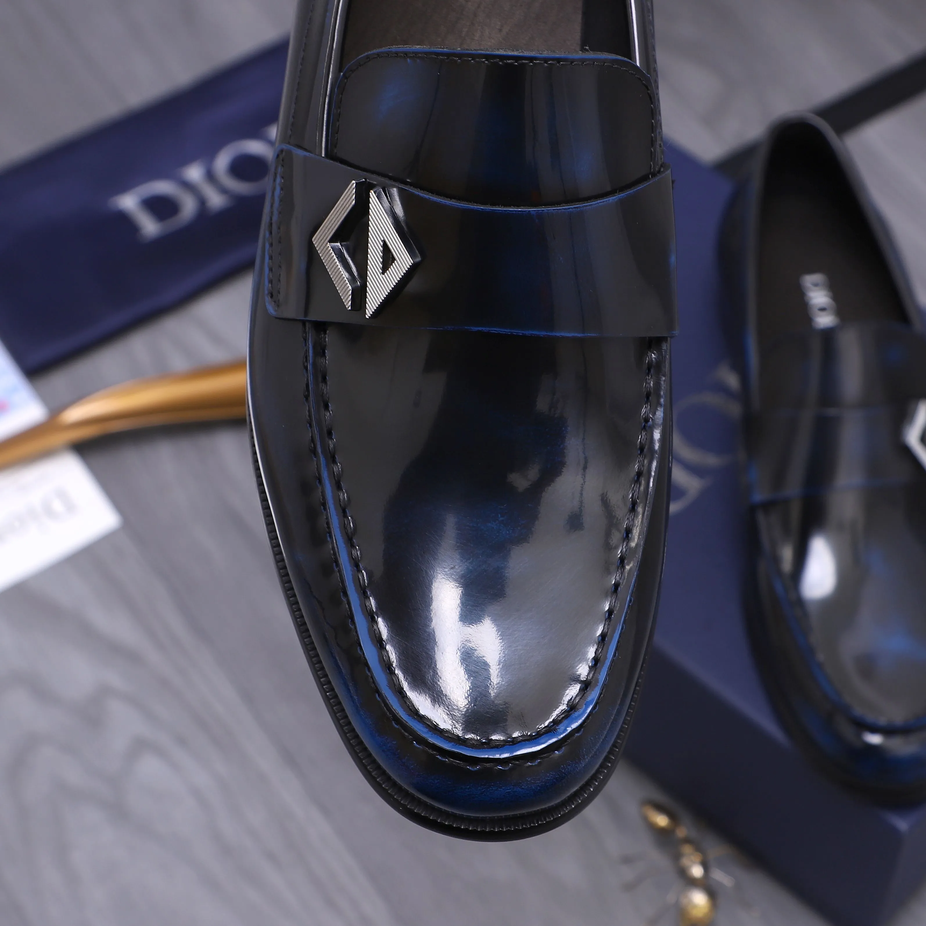 Men's shoes 💰580 Product trademark: Dior "Dior" formal business leather shoes Regular size: 39-45 (45 is custom-made and non-returnable) Product materials: Selected pearlescent polished cowhide upper, cowhide lining, original outsole